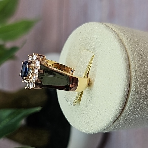 14KT YELLOW GOLD DIAMOND AND SAPPHIRE RING - Picture 8 of 15